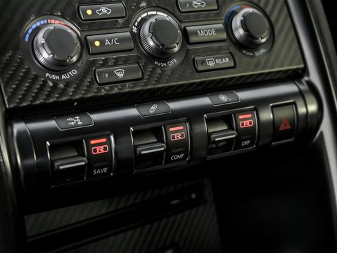 Used 2012 Nissan GT-R Premium image 33