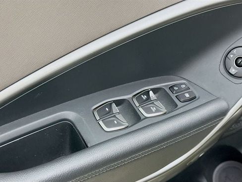 Used 2018 Hyundai Santa Fe Limited FWD image 19