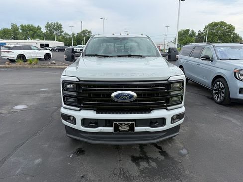 Used 2025 Ford F250 Platinum AWD/4WD image 2