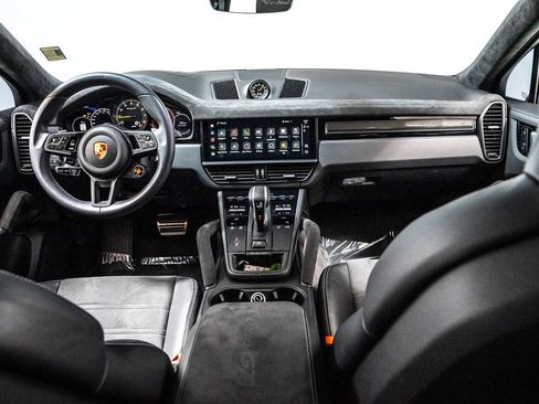 Certified 2023 Porsche Cayenne Turbo GT AWD/4WD image 43