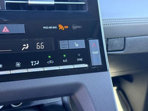 Used 2021 Toyota Avalon XLE image 8