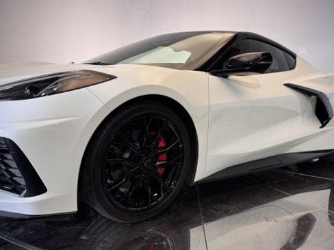 Used 2024 Chevrolet Corvette Stingray Preferred Cpe w/ Stealth Interior Trim Package image 23