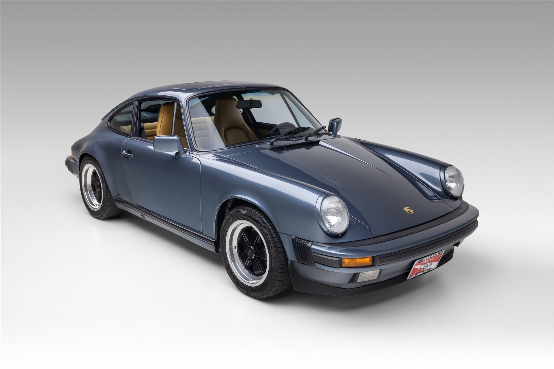 Used 1987 Porsche 911 Carrera RWD image 4