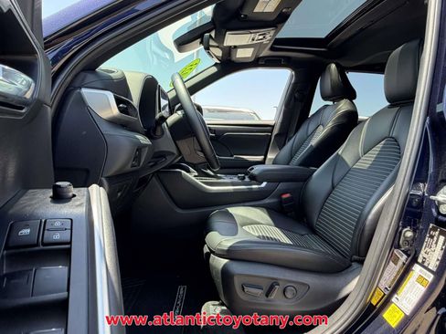 Used 2023 Toyota Highlander XSE AWD/4WD image 13