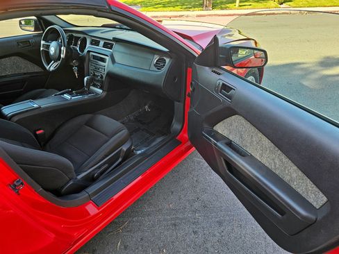 Used 2013 Ford Mustang Convertible RWD image 17