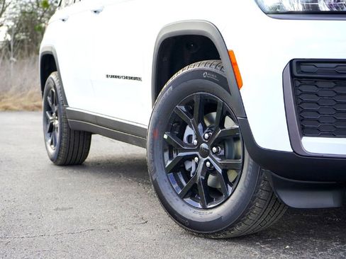 New 2026 Jeep Grand Cherokee Altitude RWD image 3