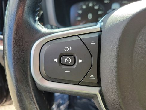 Used 2022 Volvo S60 B5 Momentum image 23