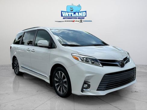 Used 2020 Toyota Sienna Limited Premium image 8