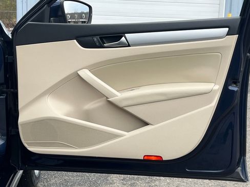 Used 2013 Volkswagen Passat TDI SE image 8