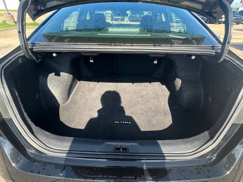 Used 2025 Nissan Altima 2.5 SV FWD image 29