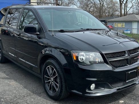 Used 2016 Dodge Grand Caravan R/T image 3