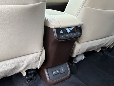 Used 2022 Toyota Highlander Limited image 29