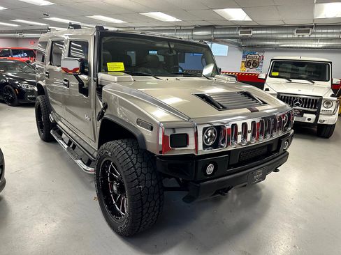 Used 2004 HUMMER H2 w/ Preferred Equipment Group image 3