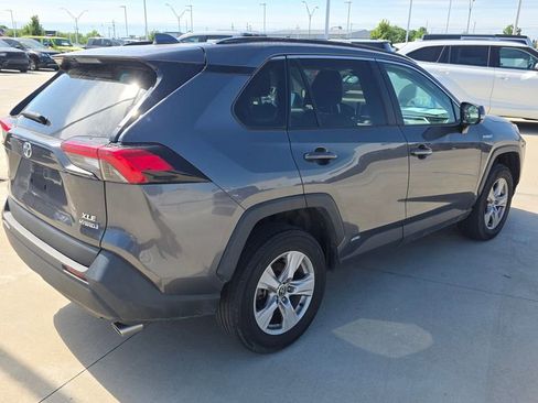 Used 2021 Toyota RAV4 XLE w/ Convenience Package AWD/4WD image 5