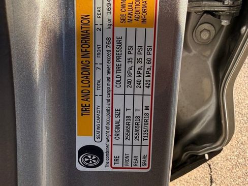 Used 2025 Chevrolet Traverse LT image 16