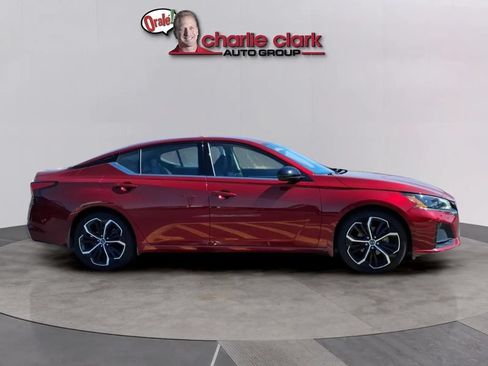 Used 2023 Nissan Altima 2.5 SR w/ SR Premium Package FWD image 6