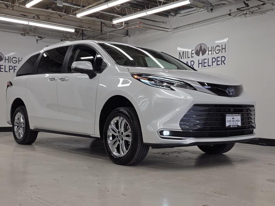 Used 2024 Toyota Sienna Platinum AWD/4WD image 5