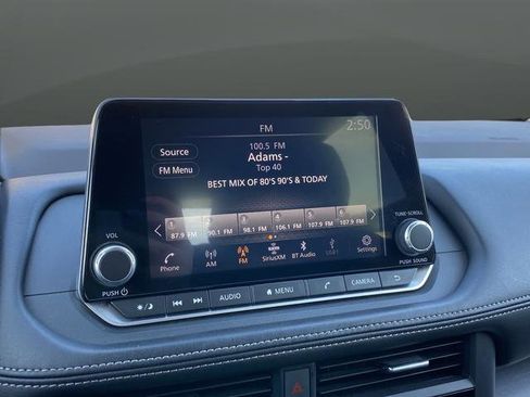 Used 2023 Nissan Rogue SV image 15