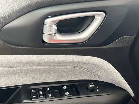 Used 2023 Jeep Compass Sport image 16