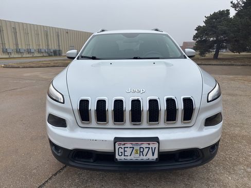 Used 2016 Jeep Cherokee Latitude image 2