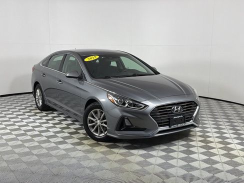Used 2019 Hyundai Sonata SE w/ Cargo Package FWD image 2
