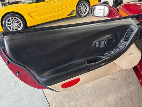 Used 2004 Chevrolet Corvette Convertible w/ Preferred Equipment Group image 43