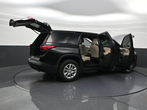 Used 2023 Chevrolet Traverse LS FWD image 32