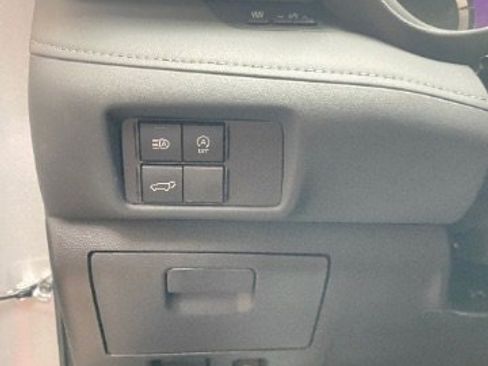 Used 2024 Toyota Highlander LE image 22