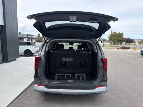 Used 2025 Kia Carnival FWD image 8