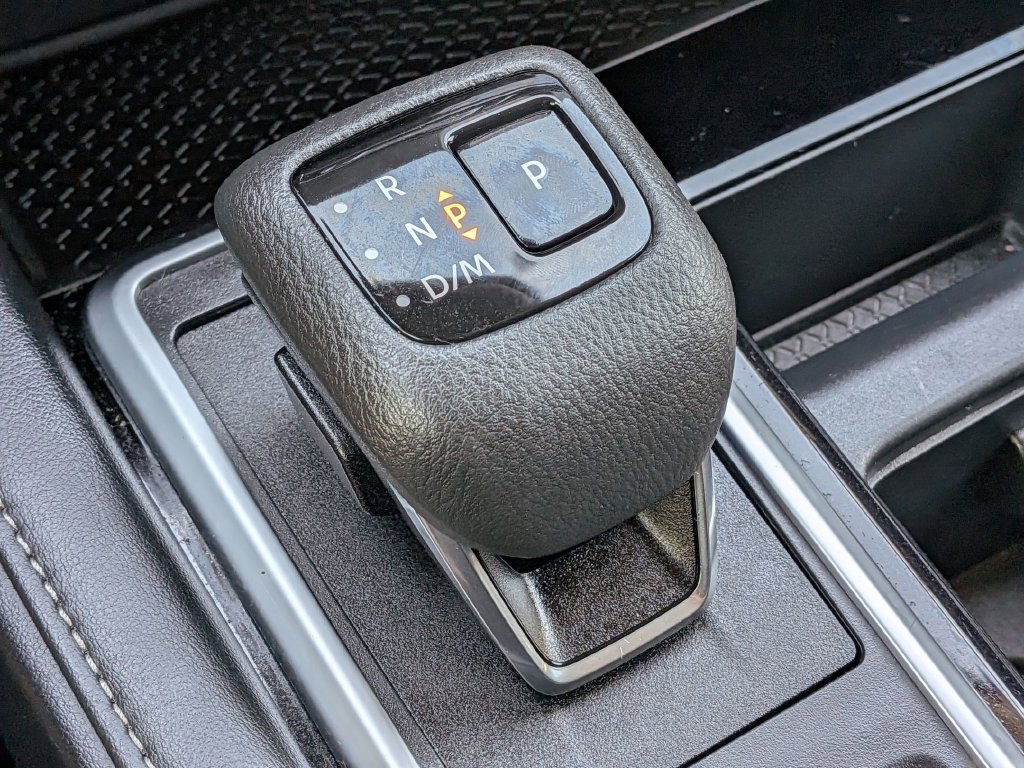 Used 2025 Nissan Pathfinder SV AWD/4WD image 18