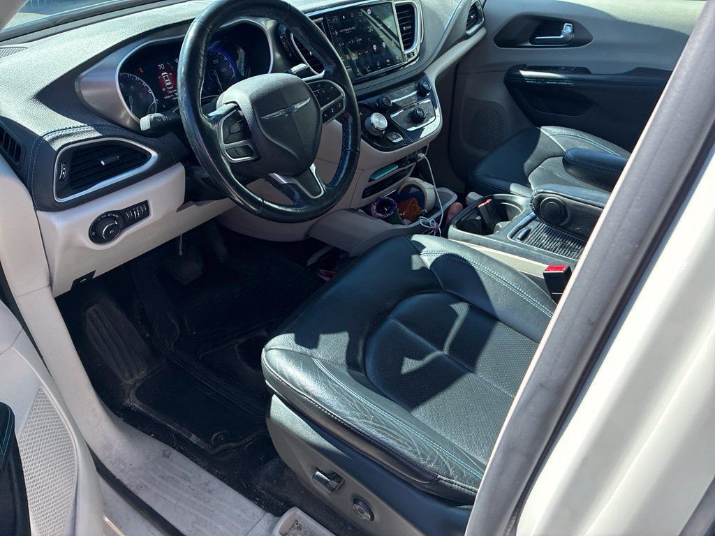 Used 2021 Chrysler Pacifica Touring-L w/ Uconnect Theater Family Group FWD image 7