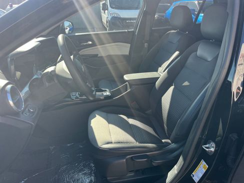 Used 2025 Chevrolet Trax LT FWD image 36