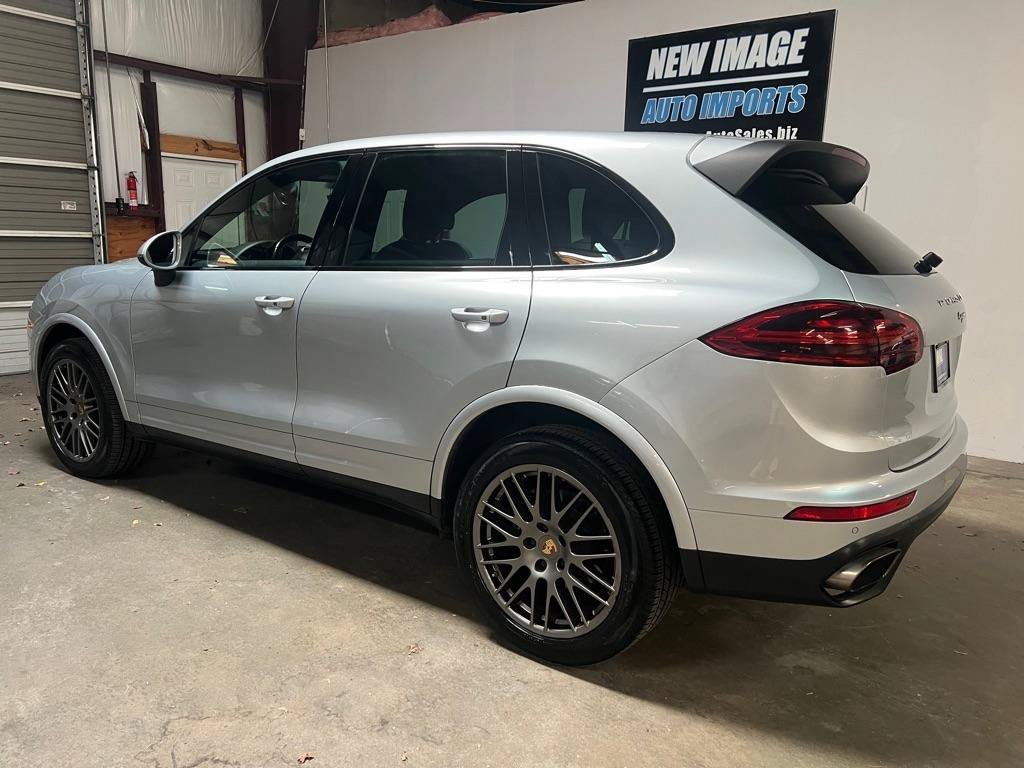 Used 2017 Porsche Cayenne AWD/4WD image 8