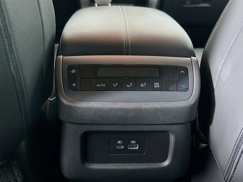 Used 2024 Nissan Pathfinder SL image 27