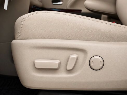 Used 2013 Toyota Sienna XLE FWD image 12