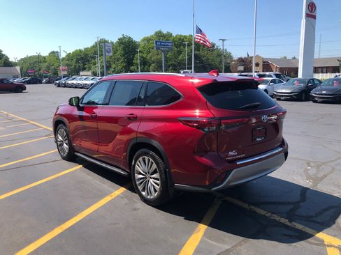 Used 2021 Toyota Highlander Platinum AWD/4WD image 6