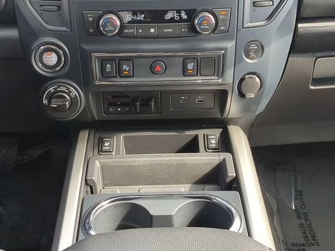 Used 2024 Nissan Titan SV w/ SV Convenience Package image 19