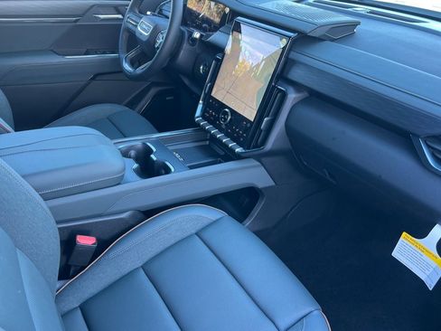 New 2026 GMC Acadia AT4 w/ Luxury Package image 14