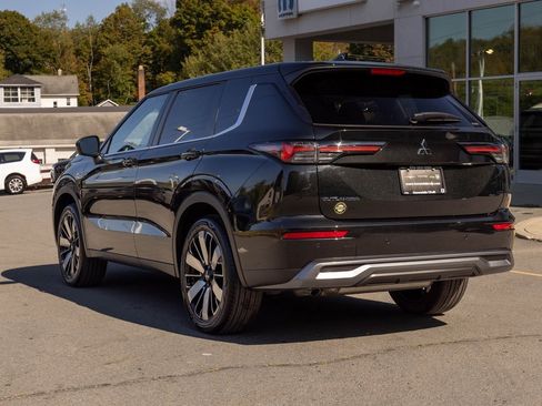 Used 2025 Mitsubishi Outlander SE image 7