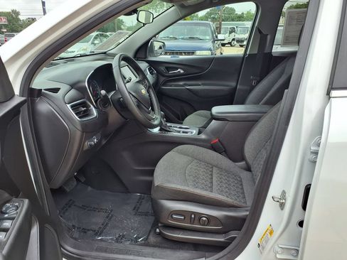 Used 2024 Chevrolet Equinox LT FWD image 17