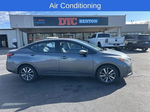 Used 2025 Nissan Versa SV image 3