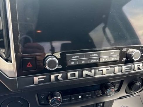 Used 2025 Nissan Frontier SV w/ SV Convenience Package RWD image 19
