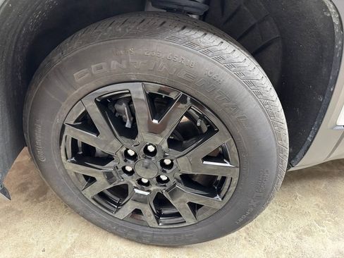 Used 2023 GMC Acadia SLT w/ Preferred Package image 28