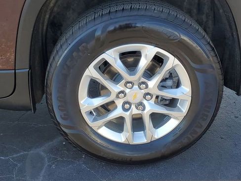 Used 2021 Chevrolet Traverse LT FWD image 8