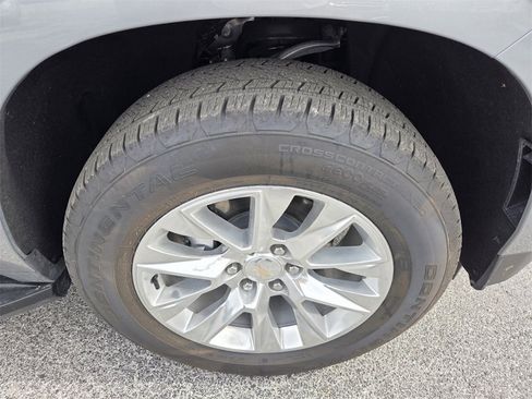 Used 2025 Chevrolet Suburban Premier image 23