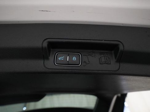 Used 2020 Ford Explorer XLT w/ Equipment Group 202A AWD/4WD image 15