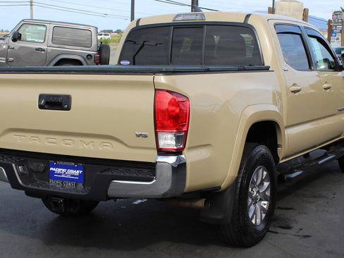 Used 2016 Toyota Tacoma SR5 w/ SR5 Appearance Package (SN) image 6