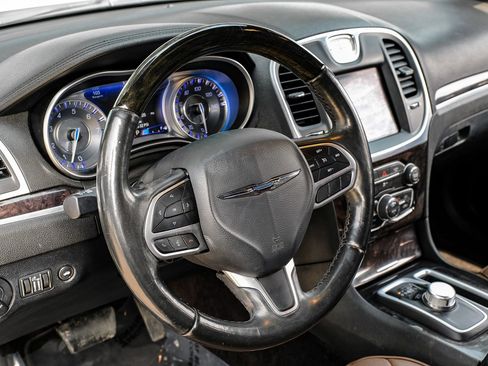 Used 2018 Chrysler 300 Limited image 15