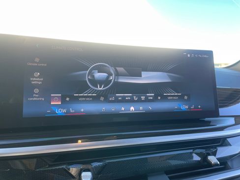 Used 2025 BMW X5 xDrive40i w/ Premium Package image 30