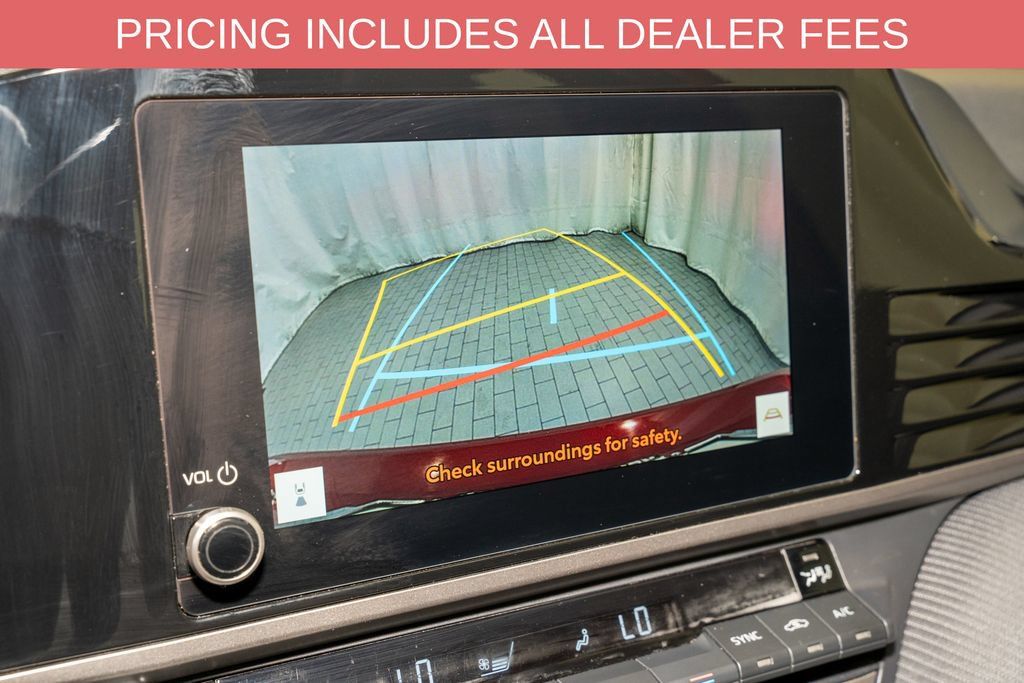 Used 2025 Toyota Camry SE FWD image 13